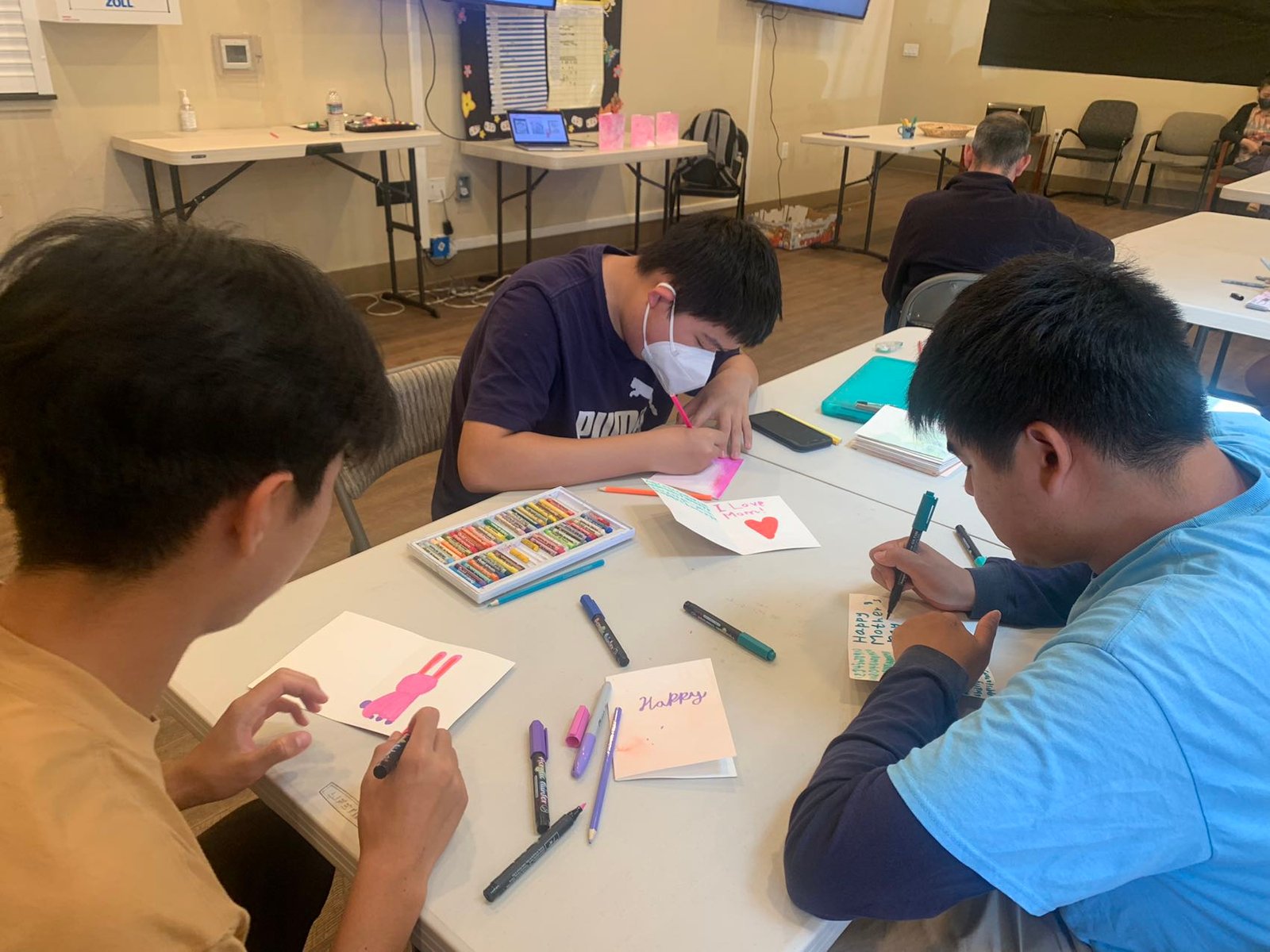 TeensConnect Taught How to Decorate Wishing Card